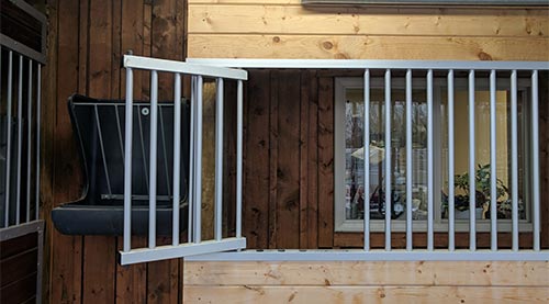 Aluminum Stall Swinging Feed Door