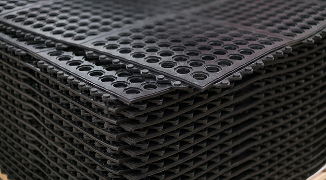 Wash Mats Interlocking Mats with Holes 3' x 3' x 1/2"